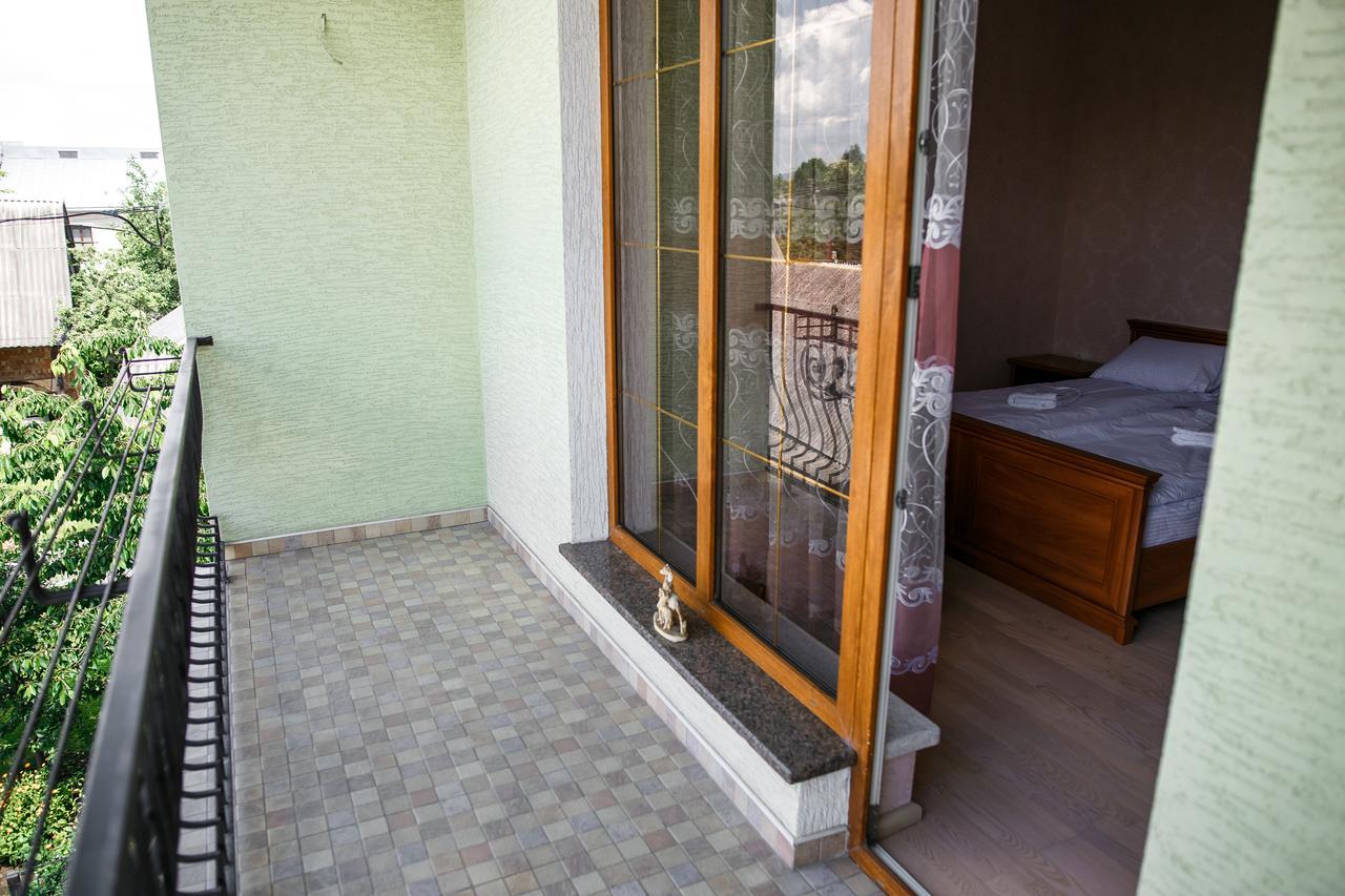 Sweet Home Hostel / Guest House Chernivtsi Exterior photo
