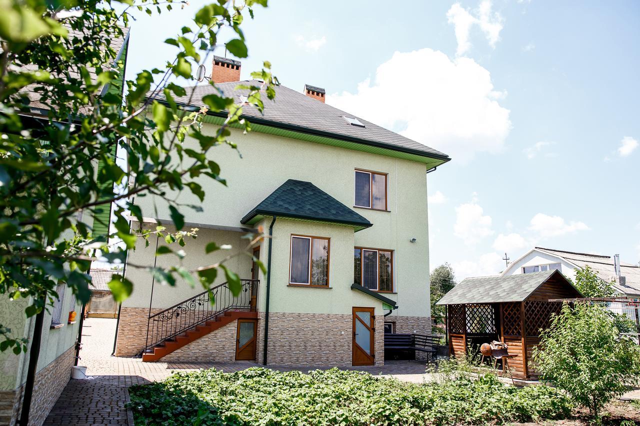 Sweet Home Hostel / Guest House Chernivtsi Exterior photo