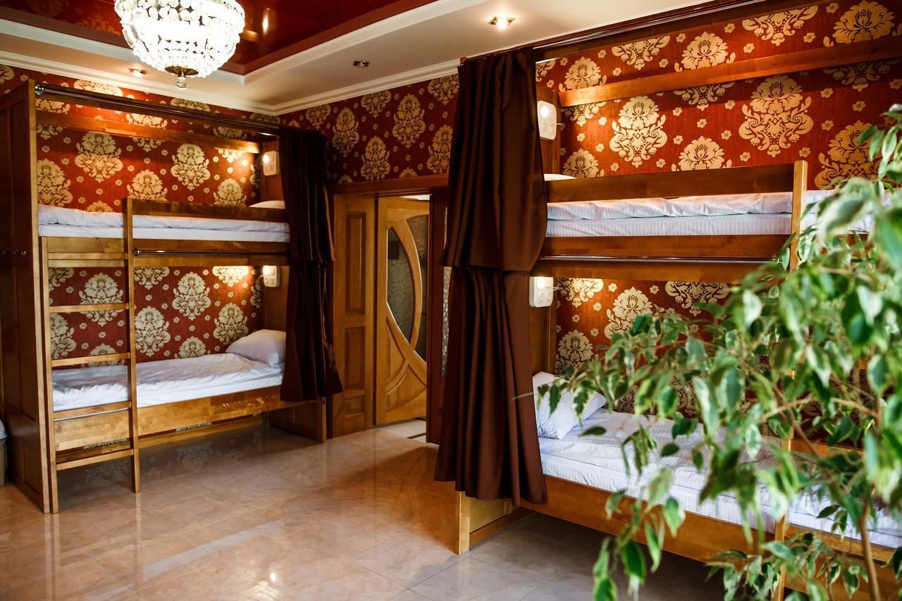Sweet Home Hostel / Guest House Chernivtsi Exterior photo